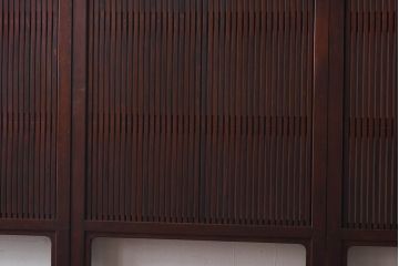 昭和期　当時物ガラス入り　ケヤキ材　細身のシルエットが魅力の万本格子戸(ガラス帯戸、帯戸、引き戸、建具)4枚セット