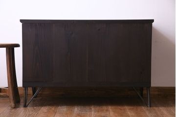 アンティーク家具　昭和初期　リメイク!　丸い錠前金具が目を惹く鉄脚付き箪笥ローボード(リビングボード、ローチェスト)