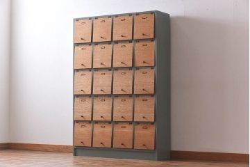 ペイント家具　ラフジュ工房オリジナル　5×4　淡いペイントカラーのパタパタマス目棚(戸棚、下駄箱)