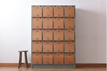 ペイント家具　ラフジュ工房オリジナル　5×4　淡いペイントカラーのパタパタマス目棚(戸棚、下駄箱)