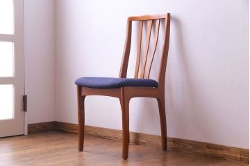 北欧ビンテージ家具　チーク材　背もたれのデザインが美しいダイニングチェア(ワークチェア、椅子)