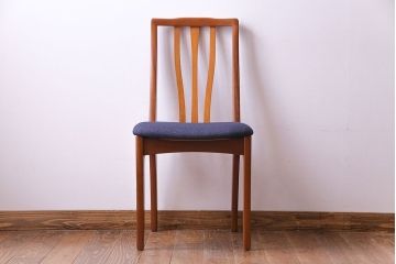 北欧ビンテージ家具　チーク材　背もたれのデザインが美しいダイニングチェア(ワークチェア、椅子)
