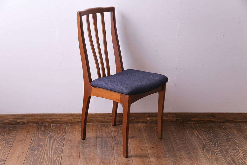 北欧ビンテージ家具　チーク材　背もたれのデザインが美しいダイニングチェア(ワークチェア、椅子)