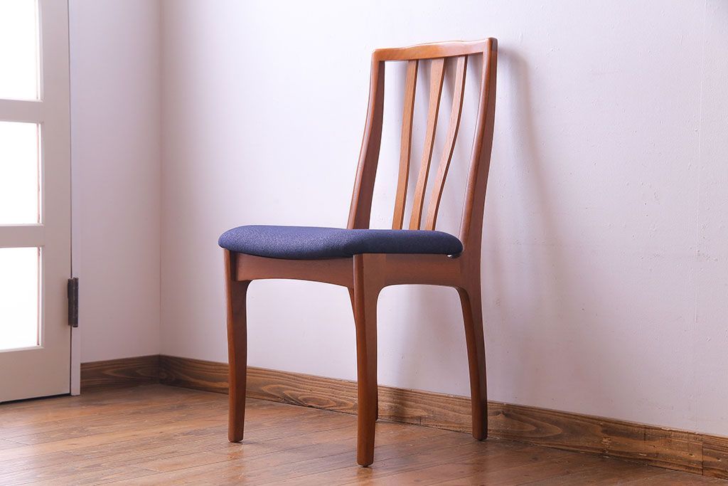 北欧ビンテージ家具　チーク材　背もたれのデザインが美しいダイニングチェア(ワークチェア、椅子)