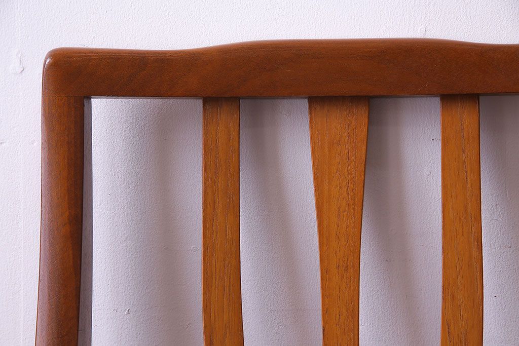 北欧ビンテージ家具　チーク材　背もたれのデザインが美しいダイニングチェア(ワークチェア、椅子)