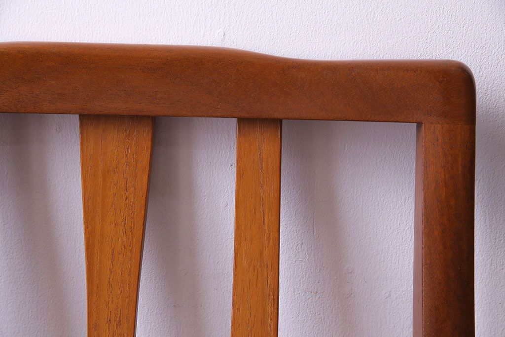 北欧ビンテージ家具　チーク材　背もたれのデザインが美しいダイニングチェア(ワークチェア、椅子)