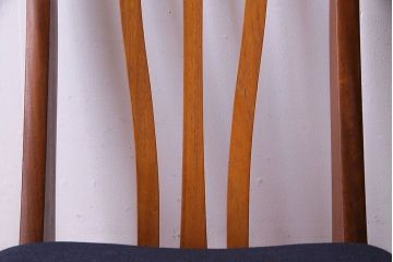 北欧ビンテージ家具　チーク材　背もたれのデザインが美しいダイニングチェア(ワークチェア、椅子)