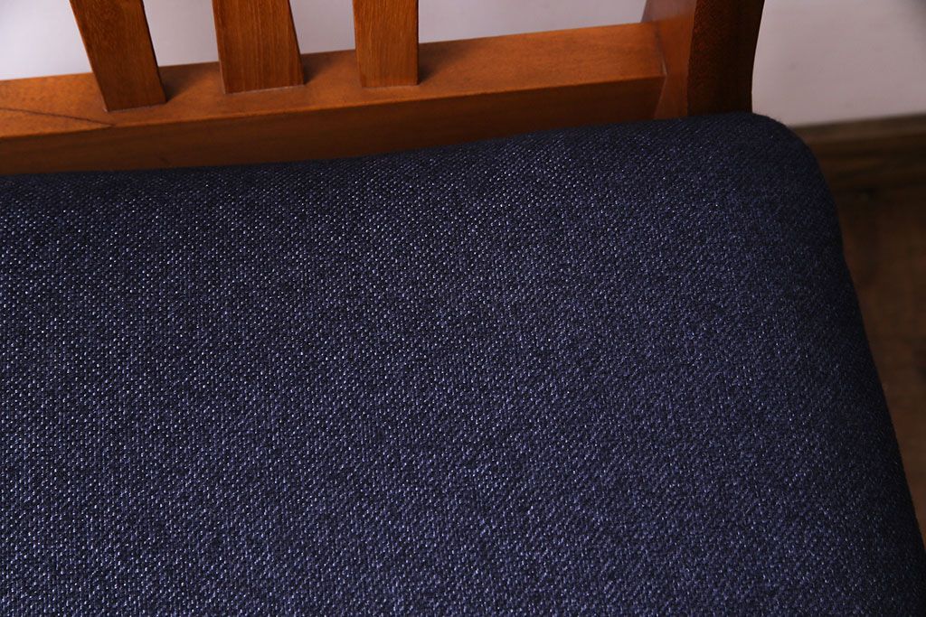 北欧ビンテージ家具　チーク材　背もたれのデザインが美しいダイニングチェア(ワークチェア、椅子)