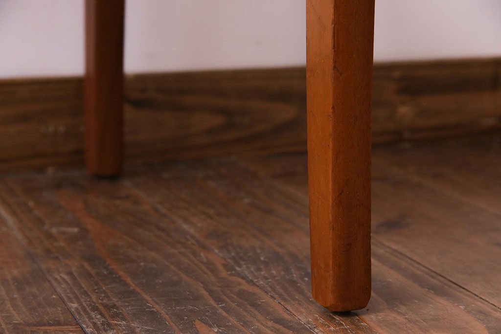 北欧ビンテージ家具　チーク材　背もたれのデザインが美しいダイニングチェア(ワークチェア、椅子)