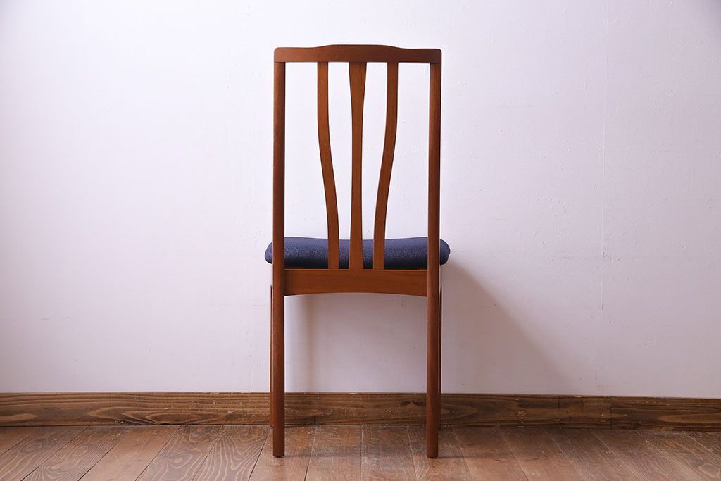 北欧ビンテージ家具　チーク材　背もたれのデザインが美しいダイニングチェア(ワークチェア、椅子)