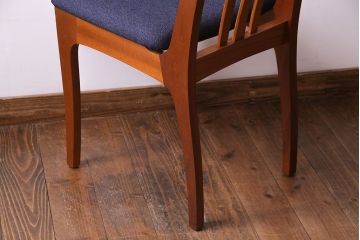 北欧ビンテージ家具　チーク材　背もたれのデザインが美しいダイニングチェア(ワークチェア、椅子)