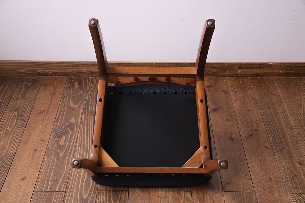 北欧ビンテージ家具　チーク材　背もたれのデザインが美しいダイニングチェア(ワークチェア、椅子)