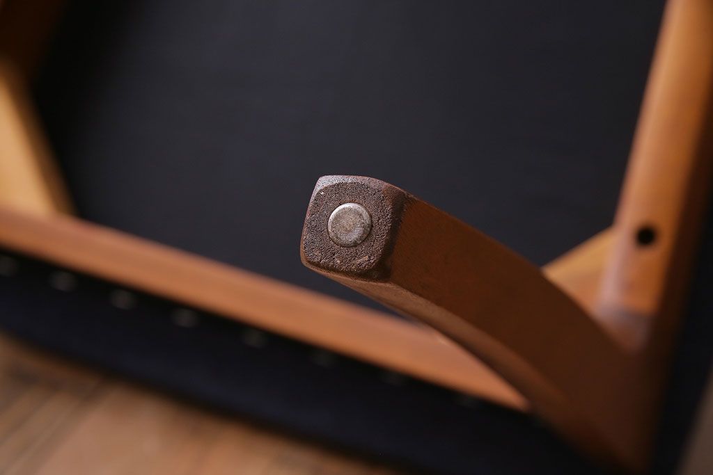 北欧ビンテージ家具　チーク材　背もたれのデザインが美しいダイニングチェア(ワークチェア、椅子)