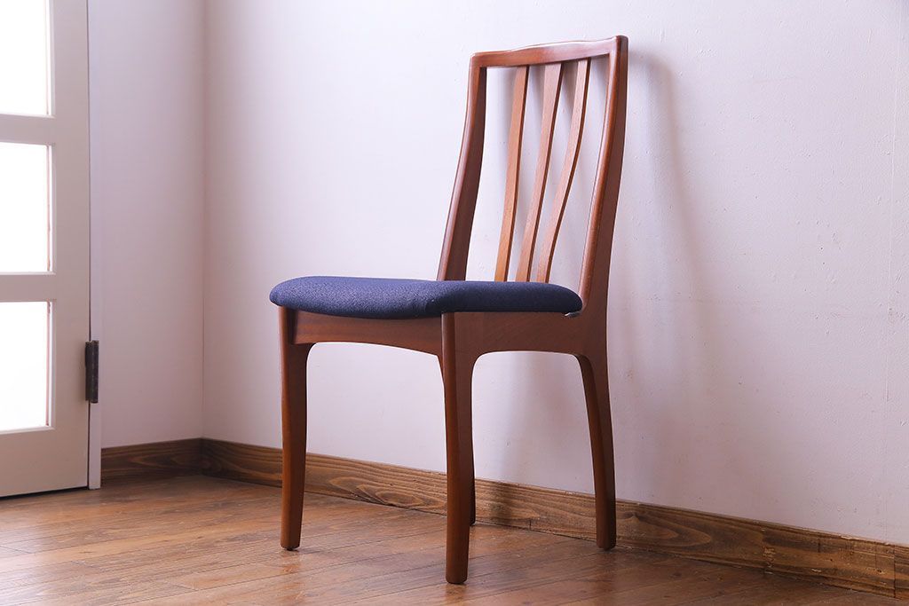 北欧ビンテージ家具　チーク材　背もたれのデザインが美しいダイニングチェア(ワークチェア、椅子)(1)