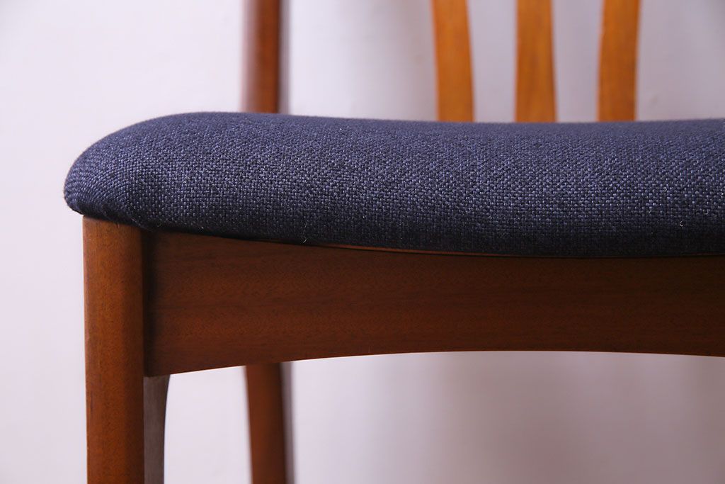 北欧ビンテージ家具　チーク材　背もたれのデザインが美しいダイニングチェア(ワークチェア、椅子)(1)