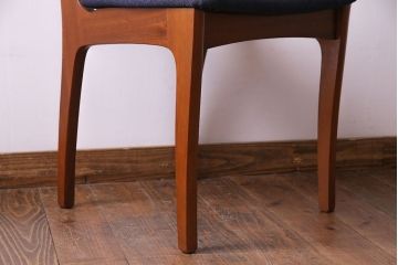 北欧ビンテージ家具　チーク材　背もたれのデザインが美しいダイニングチェア(ワークチェア、椅子)(1)