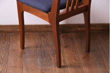 北欧ビンテージ家具　チーク材　背もたれのデザインが美しいダイニングチェア(ワークチェア、椅子)(1)