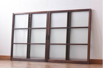 昭和レトロ　色ガラス入り　モダンな雰囲気が魅力のガラス戸2枚セット(窓、引き戸)