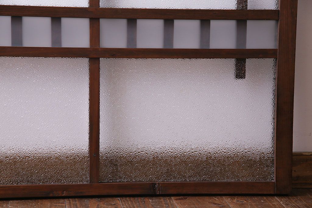 昭和レトロ　ダイヤガラスが懐かしい雰囲気を高めるフィックス窓(FIX、はめ殺し戸、ガラス戸、明り取り)