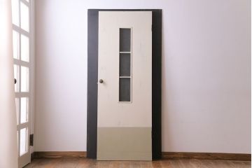 レトロ　シャビーな雰囲気のおしゃれなペイントドア(扉)(1)