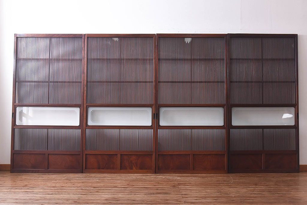 昭和初期　ケヤキ材使用　上質な作りが味わえる万本格子戸(ガラス帯戸、引き戸)4枚セット