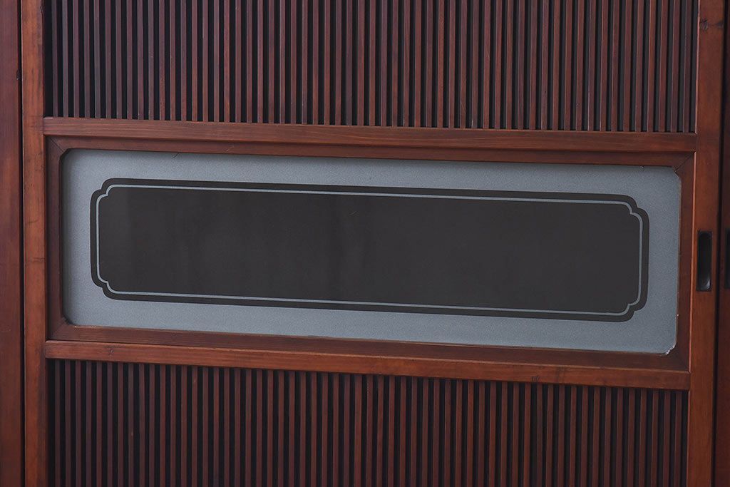 昭和初期　ケヤキ材使用　上質な作りが味わえる万本格子戸(ガラス帯戸、引き戸)4枚セット