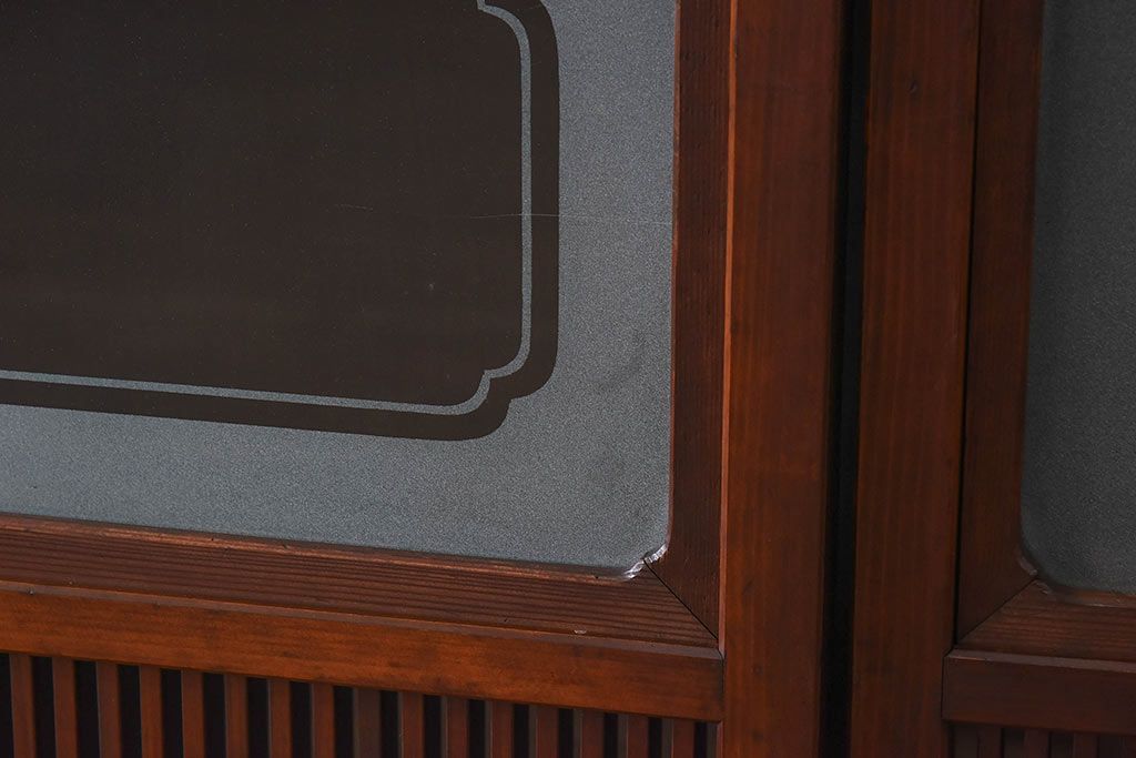 昭和初期　ケヤキ材使用　上質な作りが味わえる万本格子戸(ガラス帯戸、引き戸)4枚セット