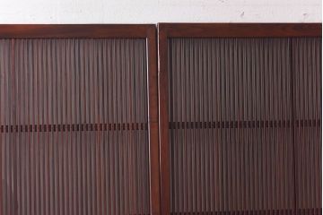 昭和初期　ケヤキ材使用　上質な作りが味わえる万本格子戸(ガラス帯戸、引き戸)4枚セット