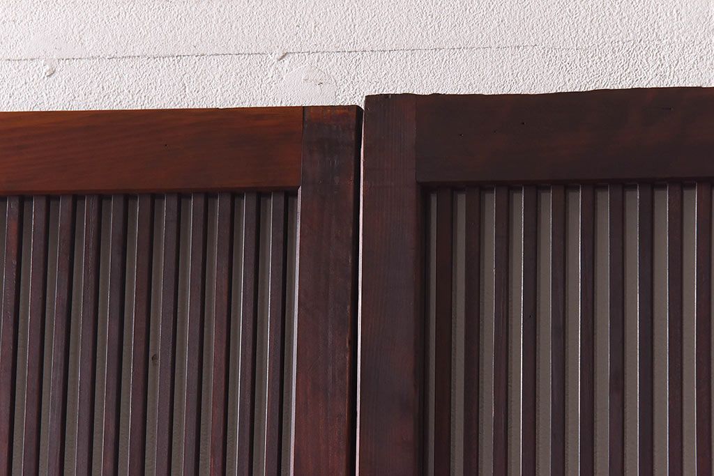 昭和初期　ケヤキ材使用　上質な作りが味わえる万本格子戸(ガラス帯戸、引き戸)4枚セット