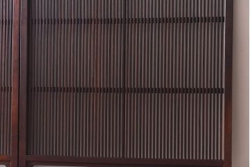 昭和初期　ケヤキ材使用　上質な作りが味わえる万本格子戸(ガラス帯戸、引き戸)4枚セット