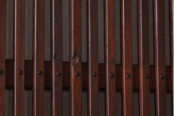 昭和初期　ケヤキ材使用　上質な作りが味わえる万本格子戸(ガラス帯戸、引き戸)4枚セット