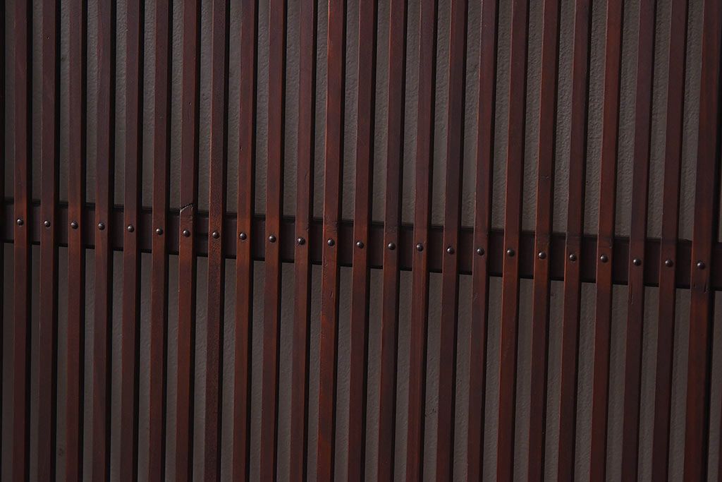 昭和初期　ケヤキ材使用　上質な作りが味わえる万本格子戸(ガラス帯戸、引き戸)4枚セット