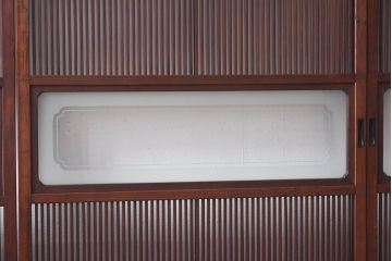 昭和初期　ケヤキ材使用　上質な作りが味わえる万本格子戸(ガラス帯戸、引き戸)4枚セット