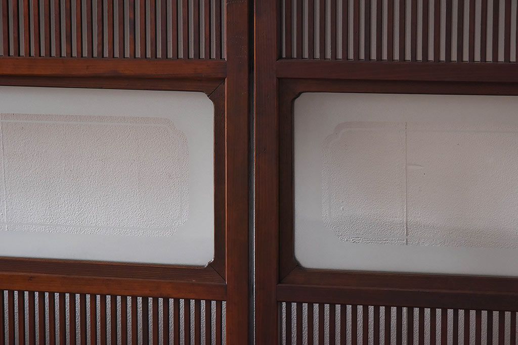 昭和初期　ケヤキ材使用　上質な作りが味わえる万本格子戸(ガラス帯戸、引き戸)4枚セット