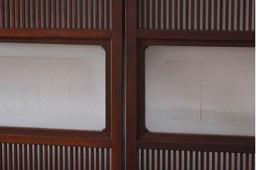 昭和初期　ケヤキ材使用　上質な作りが味わえる万本格子戸(ガラス帯戸、引き戸)4枚セット