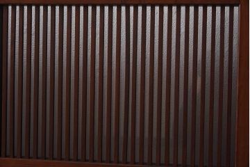 昭和初期　ケヤキ材使用　上質な作りが味わえる万本格子戸(ガラス帯戸、引き戸)4枚セット