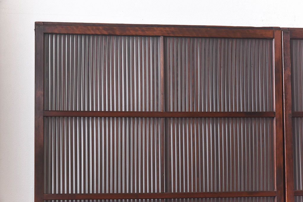 昭和初期　ケヤキ材使用　上質な作りが味わえる万本格子戸(ガラス帯戸、引き戸)4枚セット