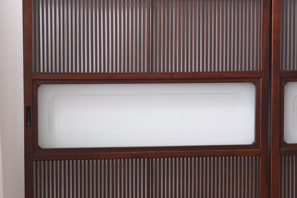 昭和初期　ケヤキ材使用　上質な作りが味わえる万本格子戸(ガラス帯戸、引き戸)4枚セット