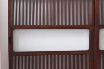 昭和初期　ケヤキ材使用　上質な作りが味わえる万本格子戸(ガラス帯戸、引き戸)4枚セット