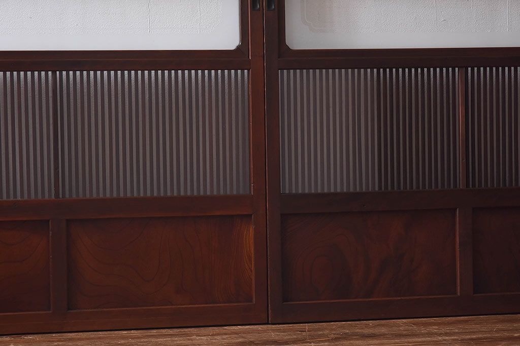 昭和初期　ケヤキ材使用　上質な作りが味わえる万本格子戸(ガラス帯戸、引き戸)4枚セット