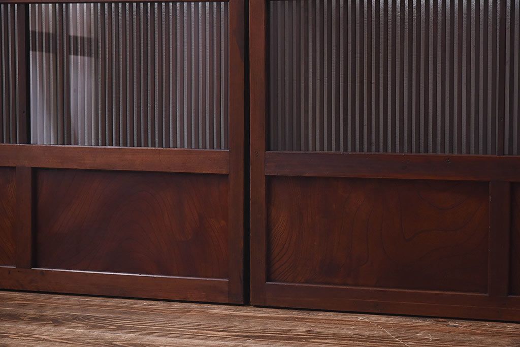 昭和初期　ケヤキ材使用　上質な作りが味わえる万本格子戸(ガラス帯戸、引き戸)4枚セット