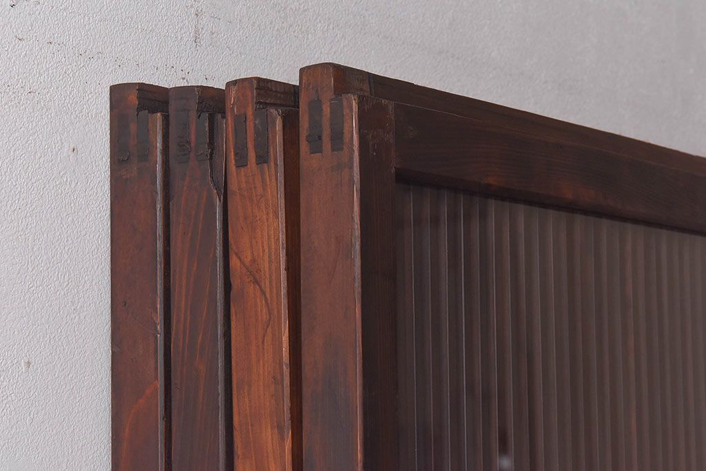 昭和初期　ケヤキ材使用　上質な作りが味わえる万本格子戸(ガラス帯戸、引き戸)4枚セット