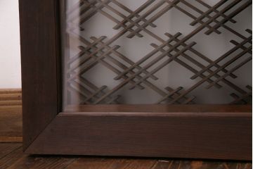 幾何学的なデザインが魅力の割菱組子欄間(ガラス欄間、はめ殺し戸)(1)