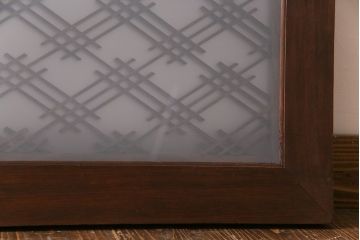 幾何学的なデザインが魅力の割菱組子欄間(ガラス欄間、はめ殺し戸)(1)