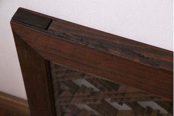 幾何学的なデザインが魅力の割菱組子欄間(ガラス欄間、はめ殺し戸)(2)