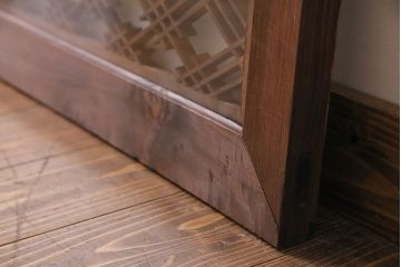 幾何学的なデザインが魅力の割菱組子欄間(ガラス欄間、はめ殺し戸)(2)