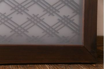 幾何学的なデザインが魅力の割菱組子欄間(ガラス欄間、はめ殺し戸)(2)