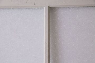 ペイント家具　ダイヤガラス入り　レトロなバイカラーペイントの引き戸(ドア、板戸、建具)