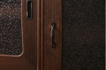 レトロ家具　昭和レトロ　桐材　ダイヤガラス入りの戸棚が魅力的な箪笥ローボード(リビングボード、戸棚、収納棚、桐箪笥、桐たんす)