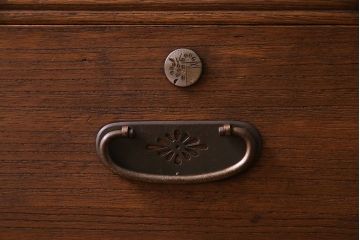 レトロ家具　昭和レトロ　桐材　ダイヤガラス入りの戸棚が魅力的な箪笥ローボード(リビングボード、戸棚、収納棚、桐箪笥、桐たんす)